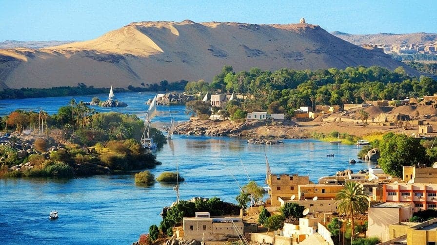 Feluky na Nilu v Asuánu, jeden z celodenních výletů z Marsa Alam, který se v listopadu nabízí